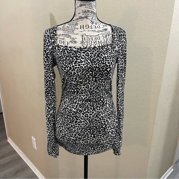 Ann Taylor ruched sides animal print top xs - Picture 1 of 8